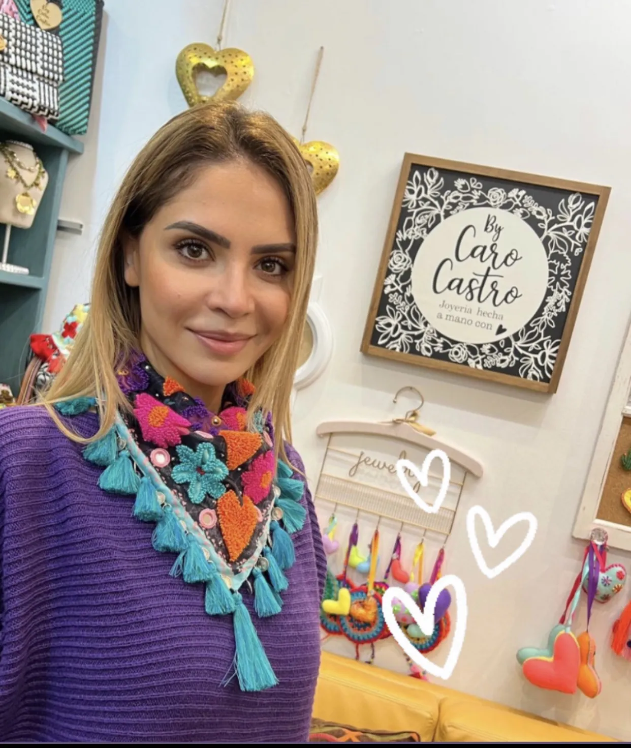 Pañoleta Bordadas corazones y flores. 2