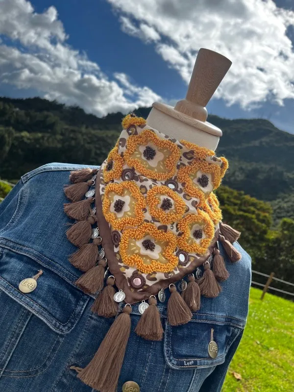 Pañoleta Ocaso Bordada