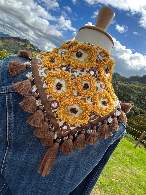 Pañoleta Ocaso Bordada 3