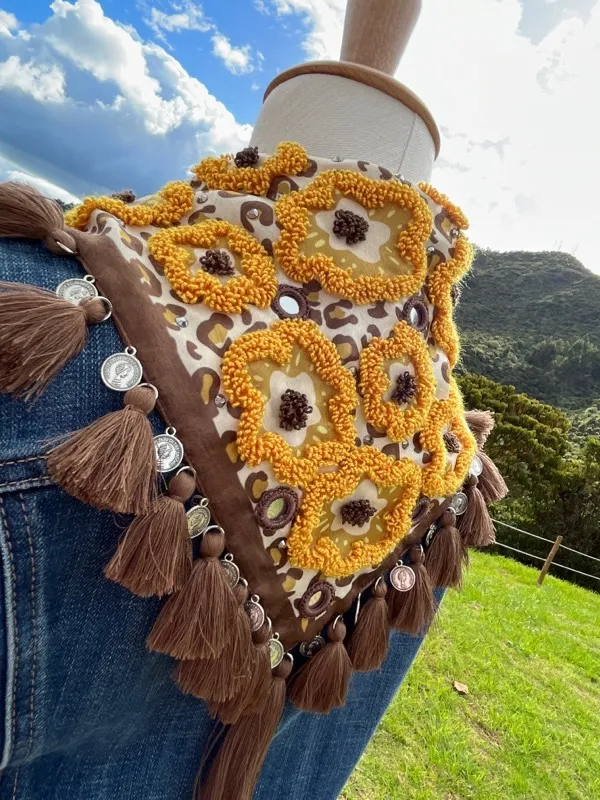 Pañoleta Ocaso Bordada 4