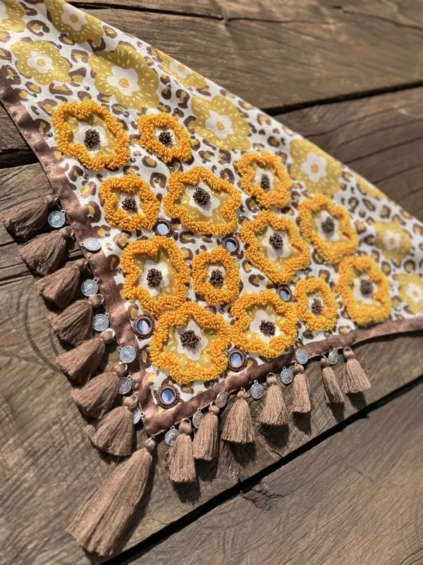 Pañoleta Ocaso Bordada 5