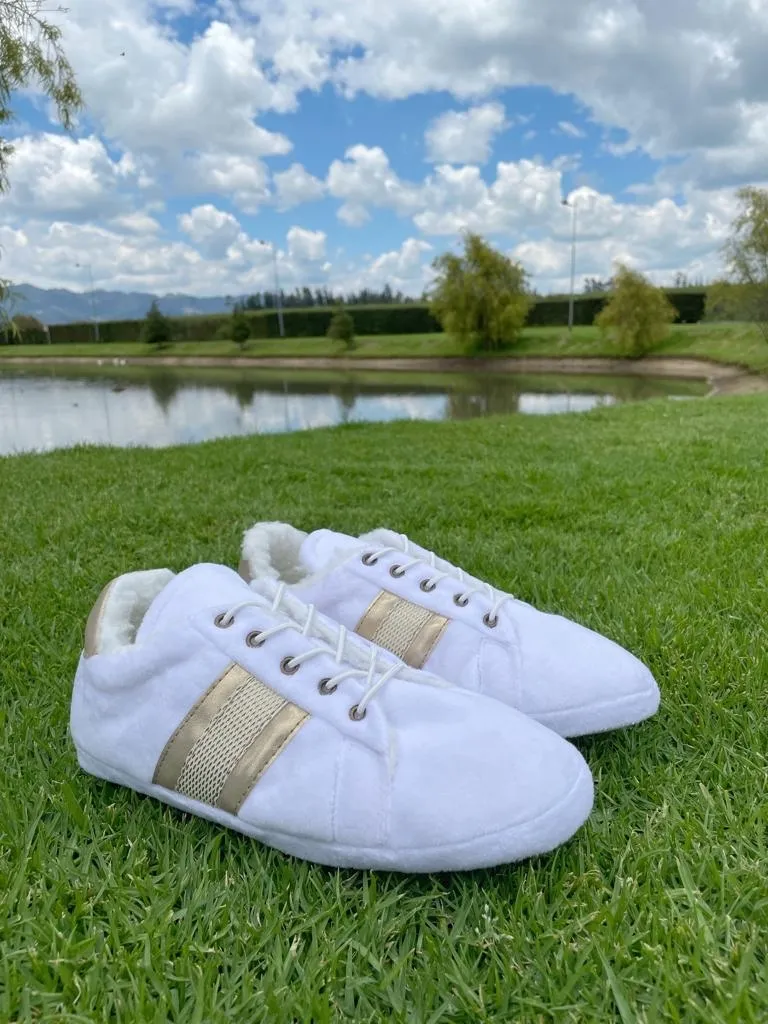 Babuchas Tennis Blancas con Línea Dorada 5