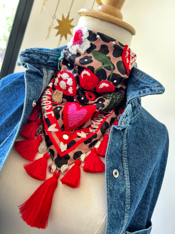 pañoleta bordada “Jardín de Alegría” 3