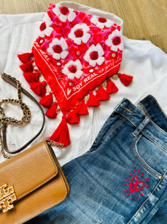 Pañoleta Flores Blancas. 2