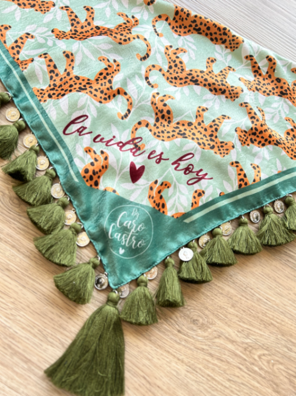 Pañoleta bordada Leopardos Amoroso Verde 3