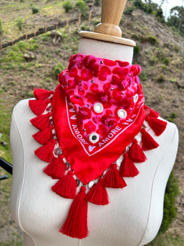 Pañoleta Bordada Animal Print cereza 3