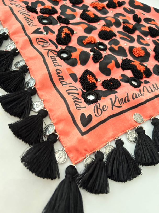 Pañoleta Bordada Animal Print Naranja/Negro 2