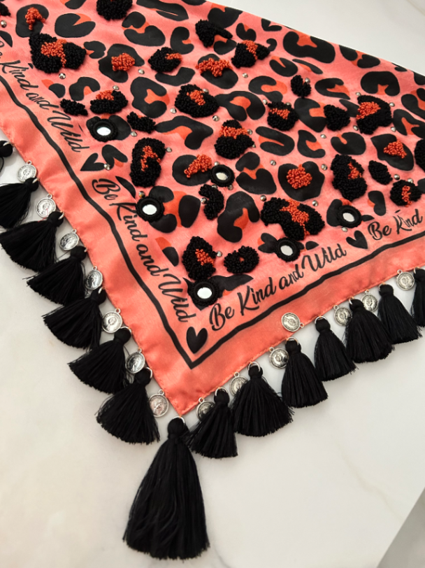 Pañoleta Bordada Animal Print Naranja/Negro 3