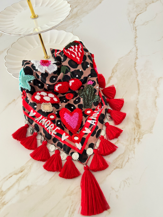 pañoleta bordada “Jardín de Alegría” 5